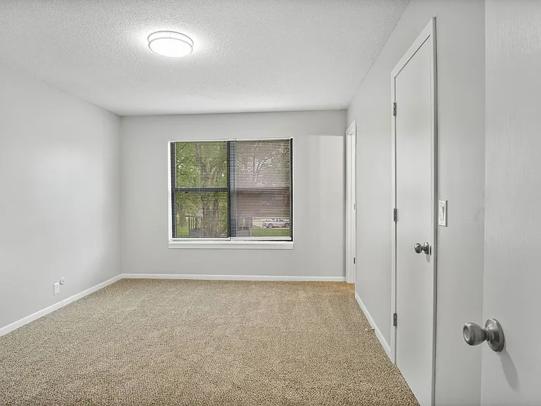 Hillside Apartments — Photo 34