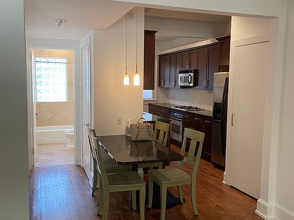 5th image of 22 Collier Rd NW APT 2