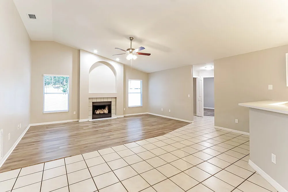 4 bed, 2.0 bath, 2209 sqft, $2,590 — Photo 4