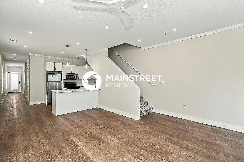 1169 E Oleander St — Photo 4