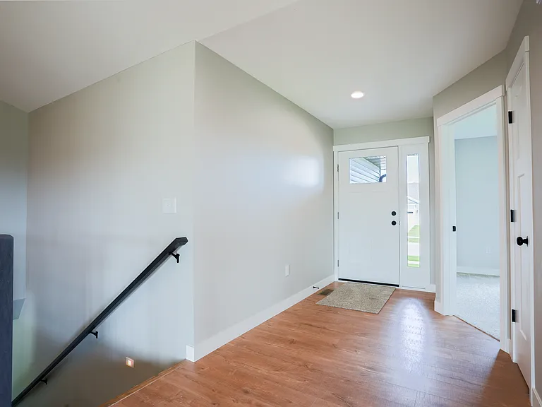 127 Kinsey St — Photo 2