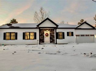 6220 Versailles Rd, Lake View, NY 14085