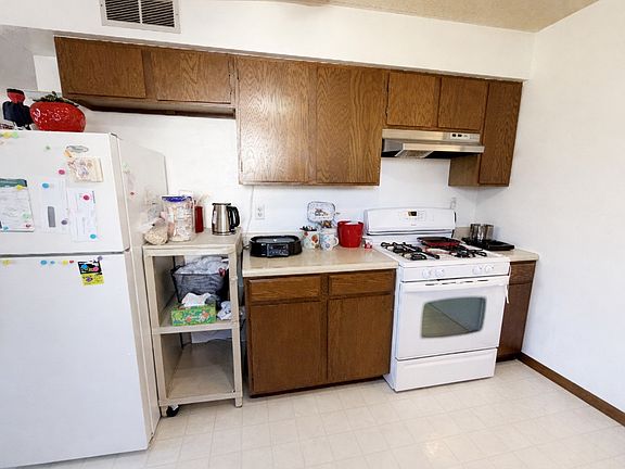3rd image of 908 Gordon Dr