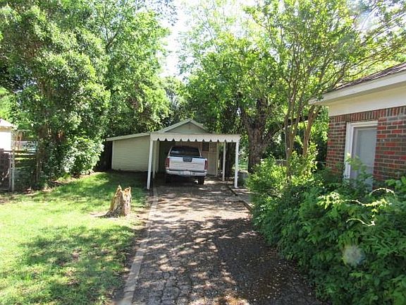 2nd image of 2608 Vincent St