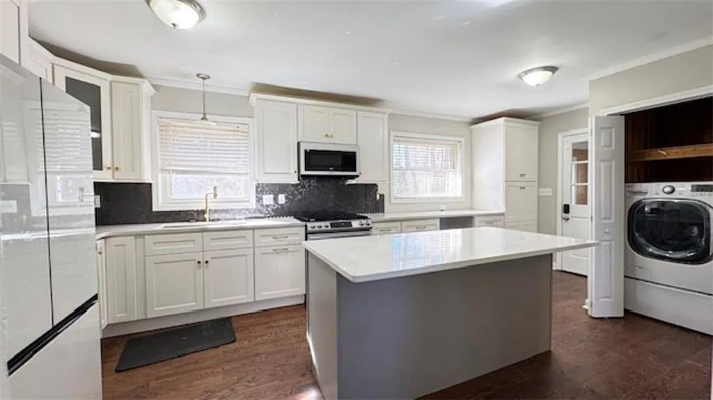 3 bed, 1.5 bath, 2769 sqft, $2,395 — Photo 4