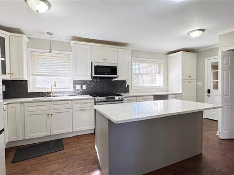 552 Sybil Ln SE #B — Photo 4