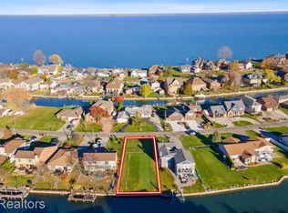 000 Lakeville St, Harrison Township, MI 48045