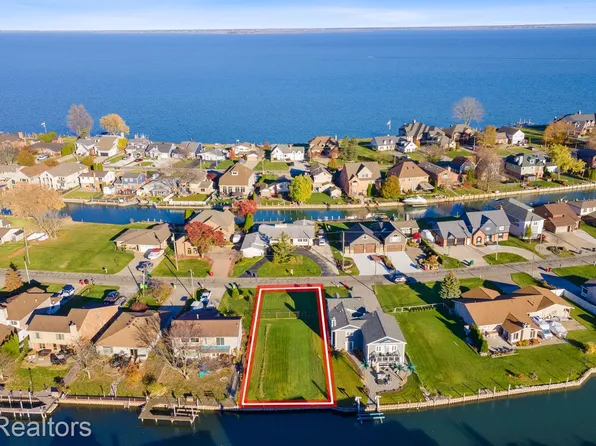 000 Lakeville St, Harrison Township, MI 48045