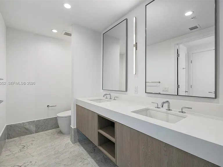 9221 E Bay Harbor Dr #210 — Photo 16