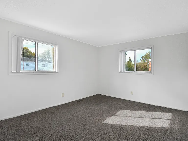 Carriage House Apartments — Photo 12