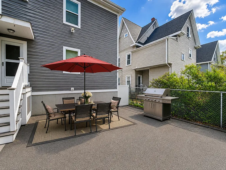 128 Waverly St #1 — Photo 15