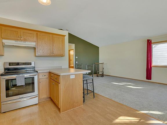 5th image of 116 Columbia Ave NE