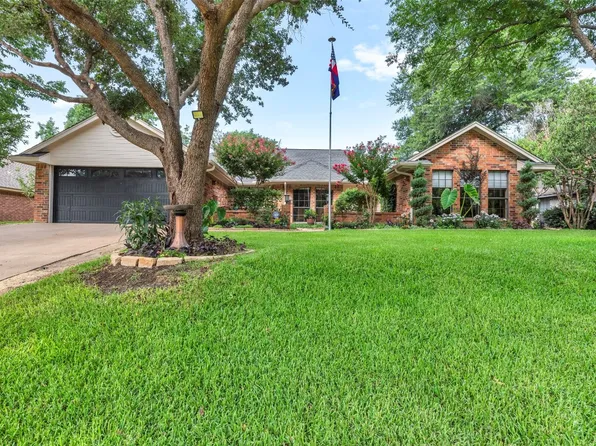 4921 Wolf Creek Trl, Flower Mound, TX 75028