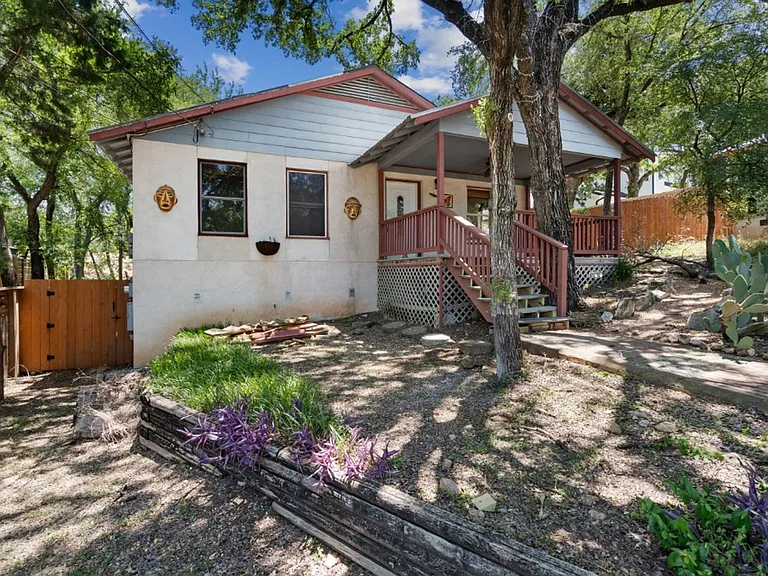 1211 Delano St — Photo 29