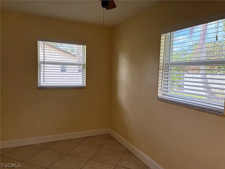 5652 Eichen Cir E — Photo 11