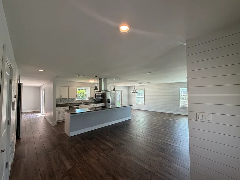 312 Yacht Club Dr NE — Photo 6