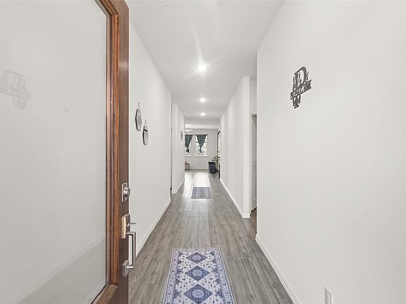 3rd image of 3505 Riverside Dr