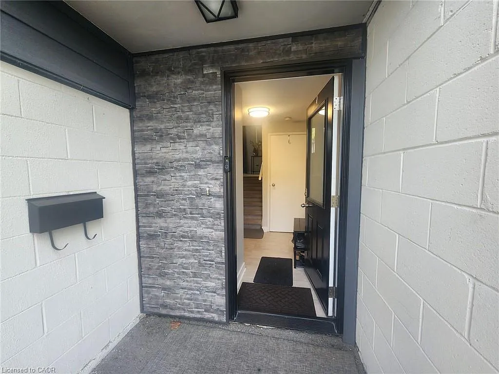 Building Photo - 135 Chalmers St S #72