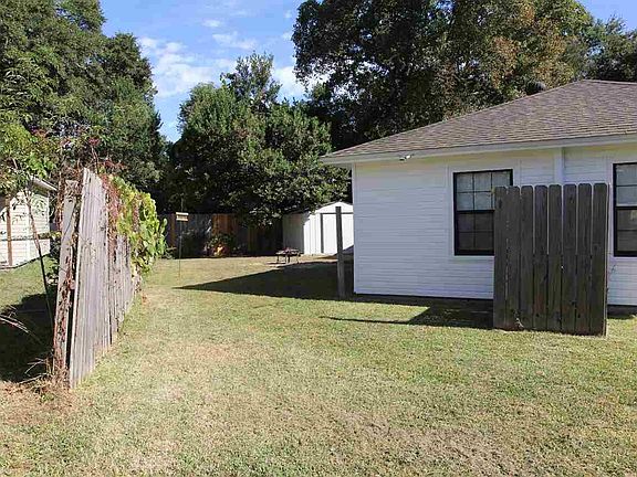 3rd image of 2 Horn St