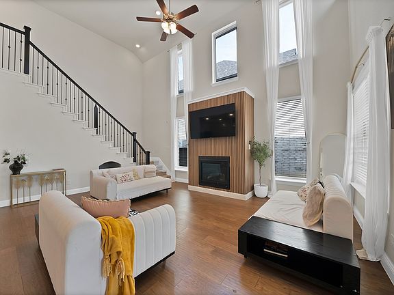 2nd image of 7416 Sequoia Ridge Rd