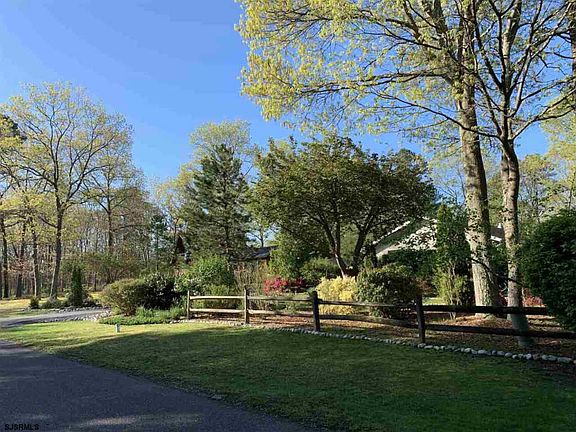 3rd image of 202 Sturbridge Ct