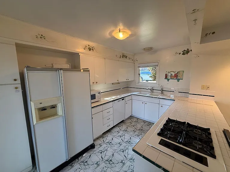 2466 Montavista Pl W — Photo 16