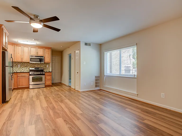 Potomac Ridge Apartments — Photo 16