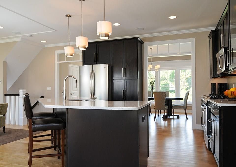 2nd image of 20 Linden Ln
