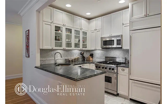 Rented by Douglas Elliman | media 10