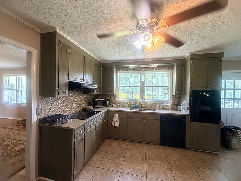 839 Malibu Dr — Photo 6