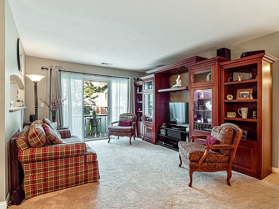 3rd image of 272 Elmwood Ln