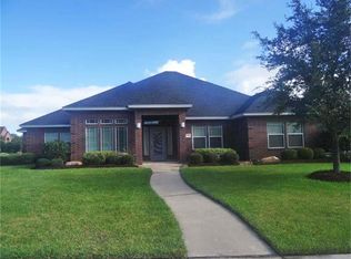106 Spanish Oak Cir, Lake Jackson, TX 77566