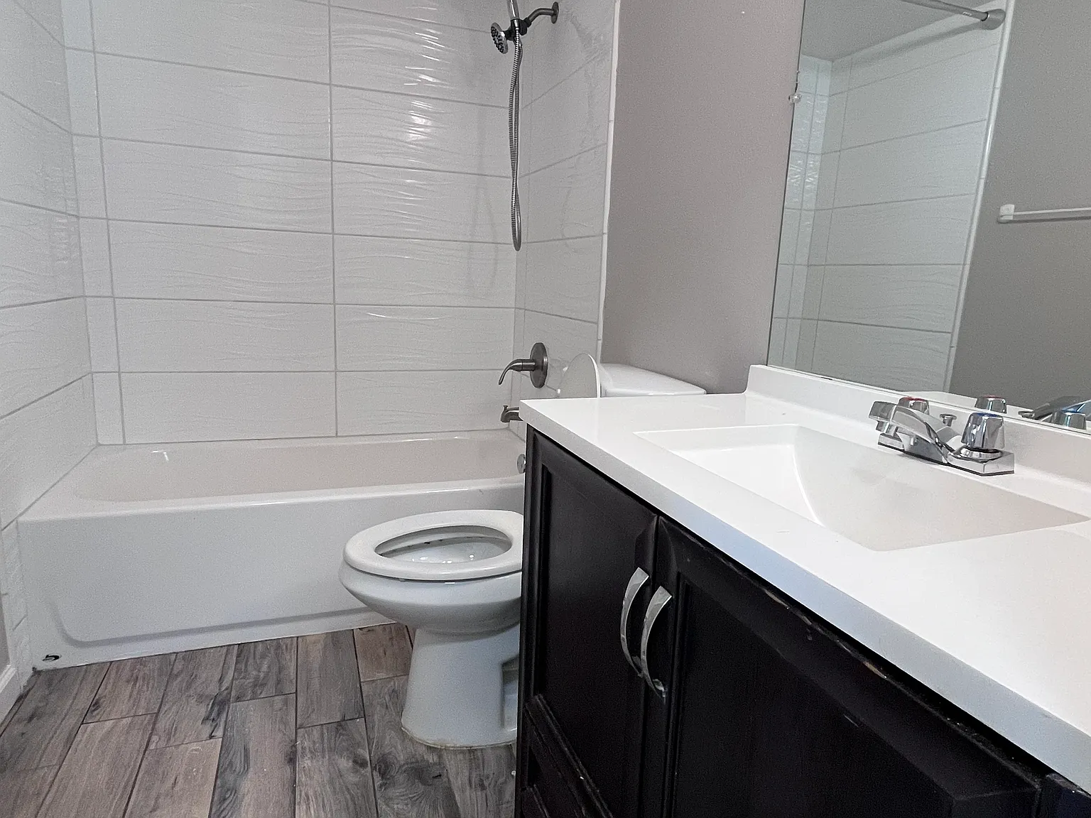 3 bed, 1.5 bath, 1306 sqft, $2,000 — Photo 2