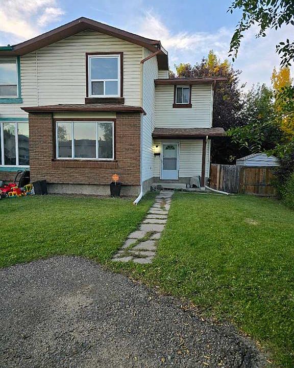 1st image of 215 S Pineset Pl NE