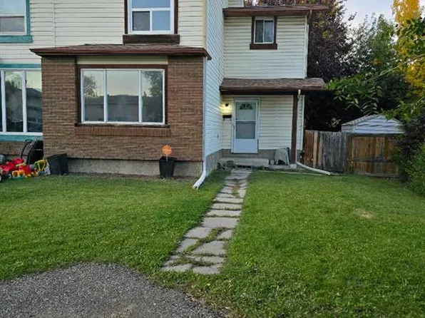 215 S Pineset Pl NE, Calgary, AB T1Y 3A7
