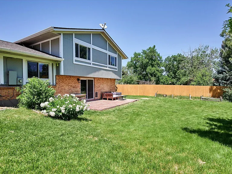 2242 S Poplar St — Photo 28