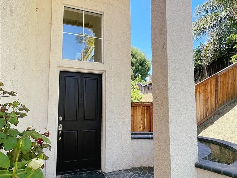 2117 Los Ranchitos Rd — Photo 2