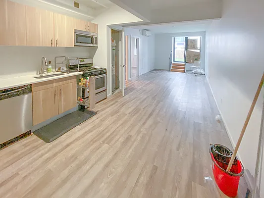 Rented by MySpaceNYC | media 25