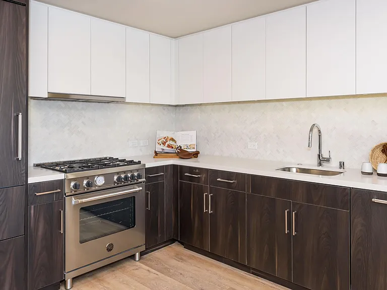 1288 Howard St #605 — Photo 10