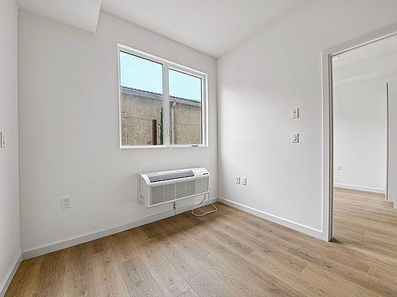 5th image of 2245 Amherst Ave #210