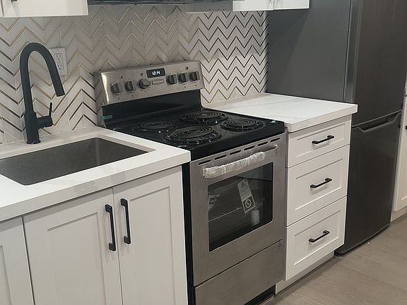 2nd image of 551A Kennedy Rd #2
