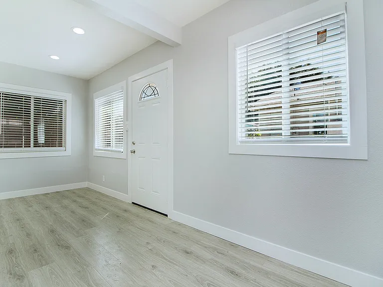 Ellis Street Duplex — Photo 8