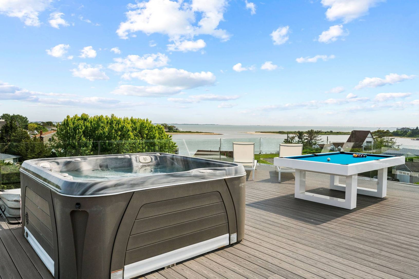 Breathtaking Rooftop Lounge + Jacuzzi