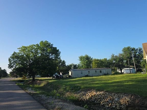 5th image of 611 Atherly St
