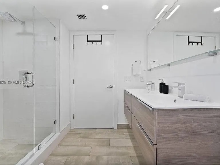 9261 E Bay Harbor Dr #507 — Photo 22