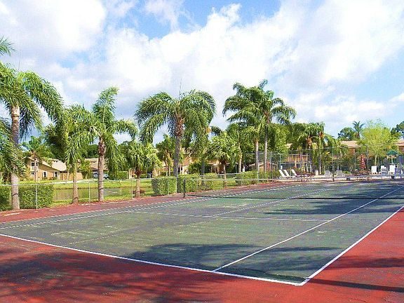 COMM. TENNIS COURT