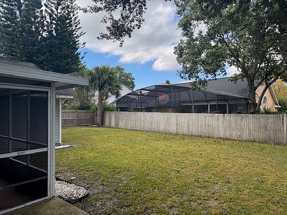 3rd image of 1002 Stout Ct