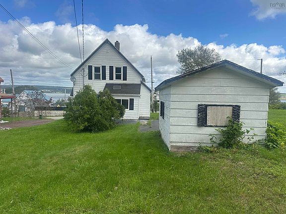4th image of 445 Murray St