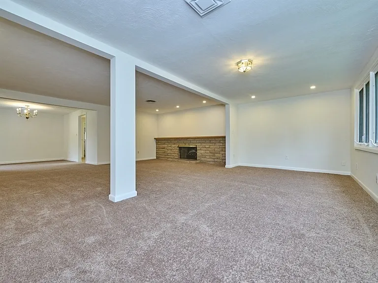 51 Pratt Dr — Photo 4