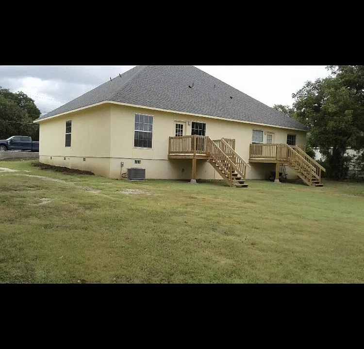 710 Riverside Dr
